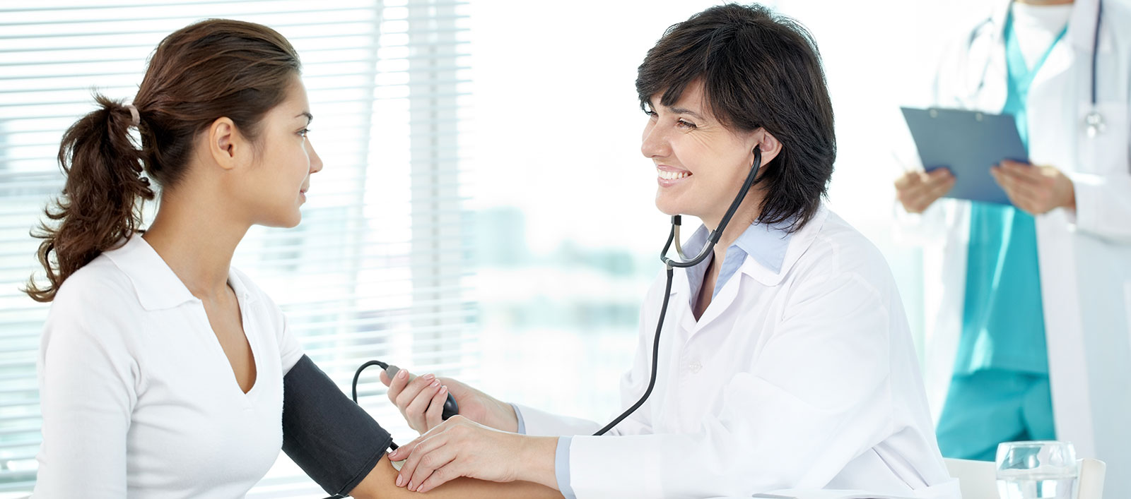 Image of a doctor treating a patient on PSA Financial's website