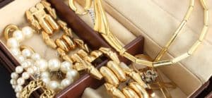 Image of jewelry in a box on PSA Financial's website