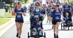 Image of people running in a marathon