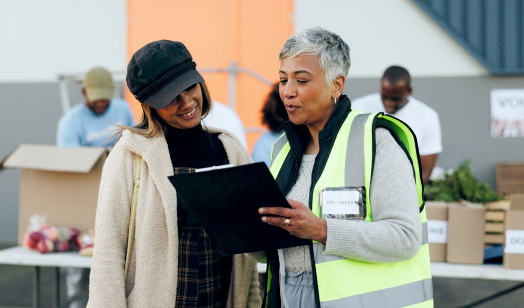 Image of two people volunteering